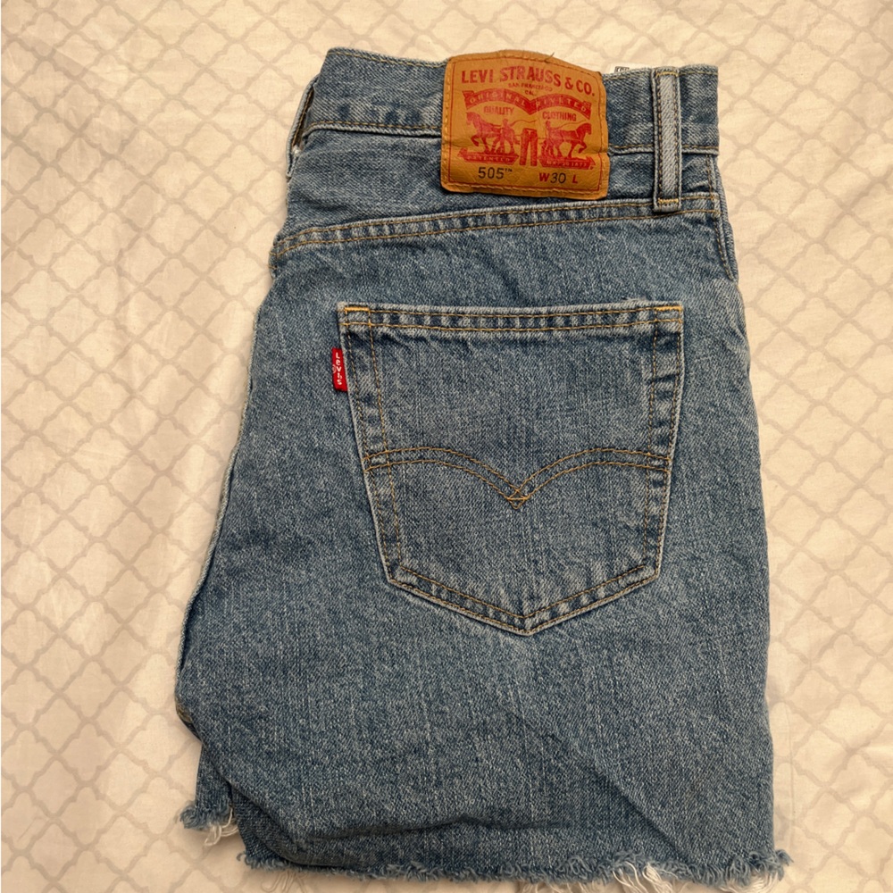 505 Levi’s women’s jean shorts size 30